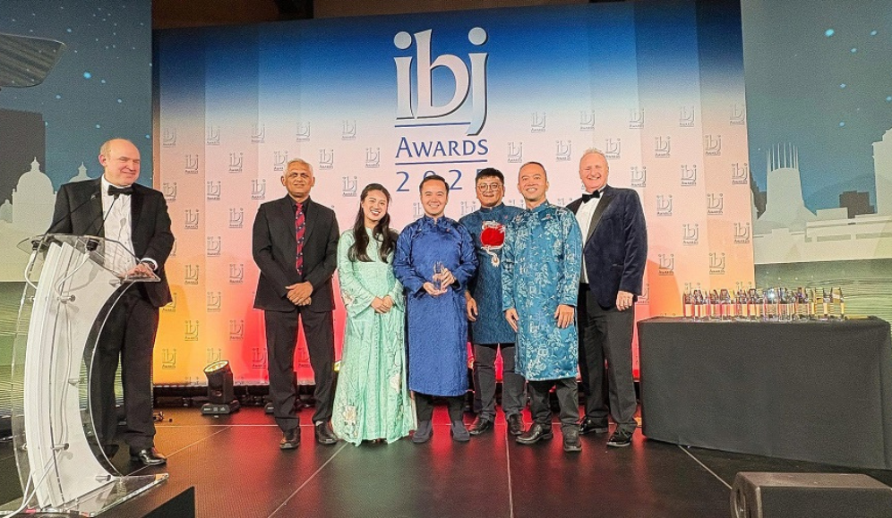 Ông Võ Quốc Huy, Chủ tịch HĐQT, Tổng Giám đốc Cảng Quốc tế Long An, cùng ông Trần Phi Bằng – Giám đốc Điều hành Vận hành, ông Vũ Anh Khôi – Giám đốc Kinh doanh góp mặt tại Lễ trao Giải thưởng Phát triển Con người - People Development Award, tại Đêm Gala trao giải IBJ 2025.