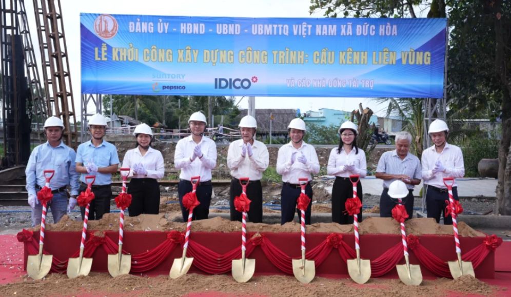 Xã Đức Hòa, tỉnh Tây Ninh mới (địa phận huyện Đức Hòa, tỉnh Long An cũ) tổ chức lễ khởi công cầu kênh liên vùng, nối với xã Bình Lợi, TPHCM (địa phận huyện Bình Chánh cũ).
